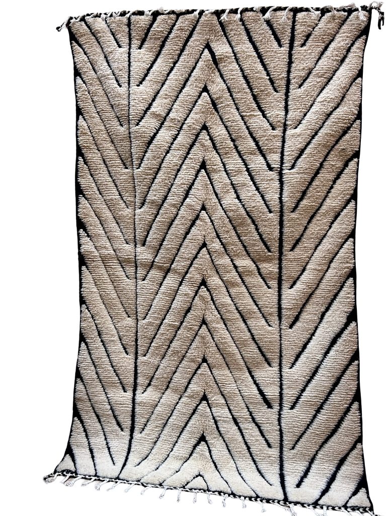 tapis beniouarain en laine, motifs en losanges dans la trame, fait main au maroc